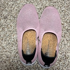 Mahabis Breathe Slippers in Pink